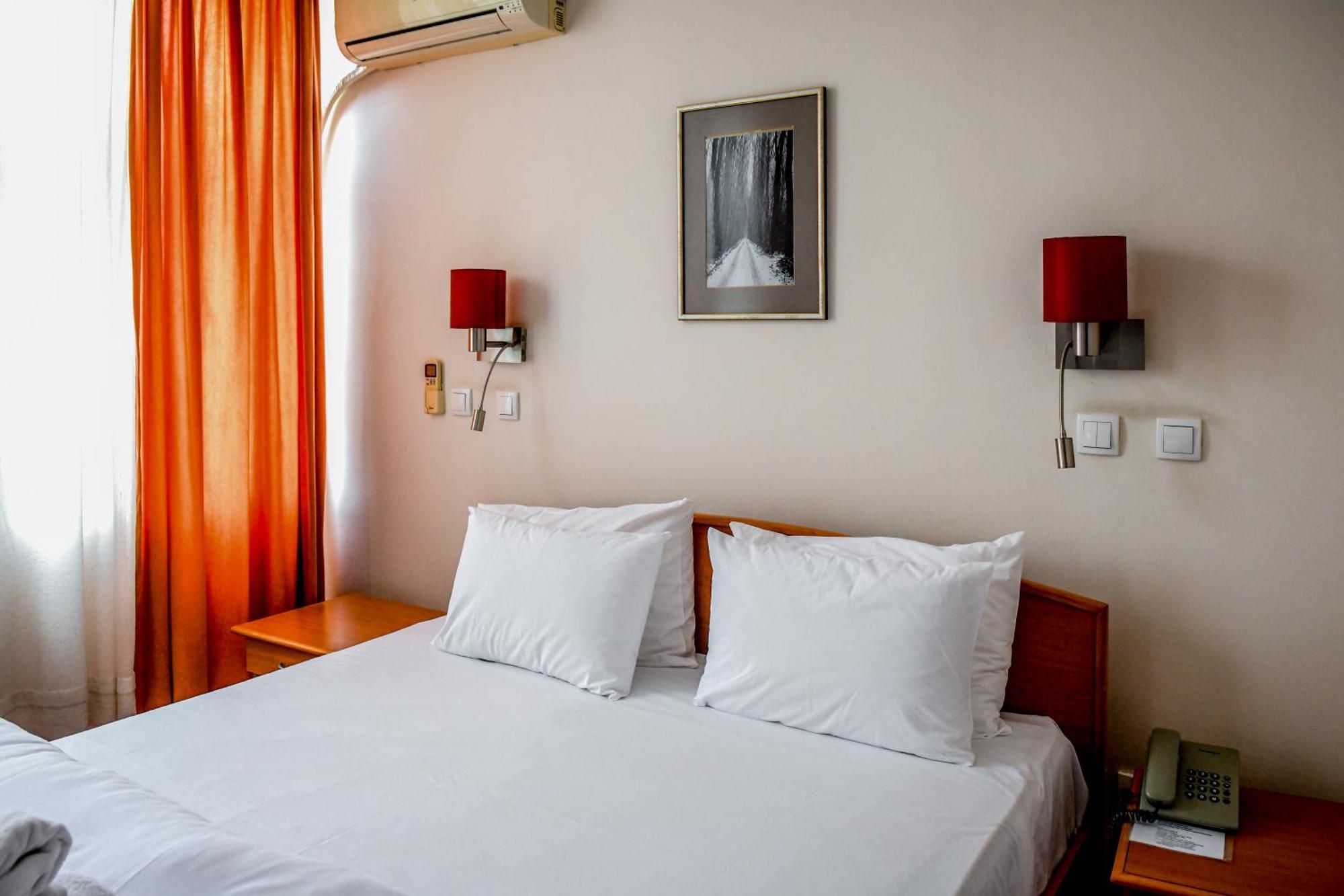 Hotel Fontana Bačka Palanka Esterno foto