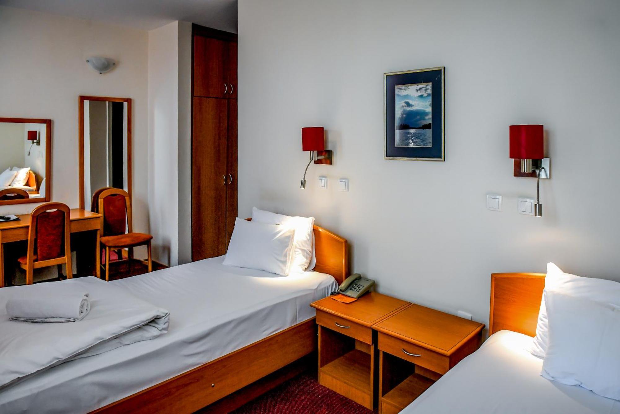 Hotel Fontana Bačka Palanka Esterno foto