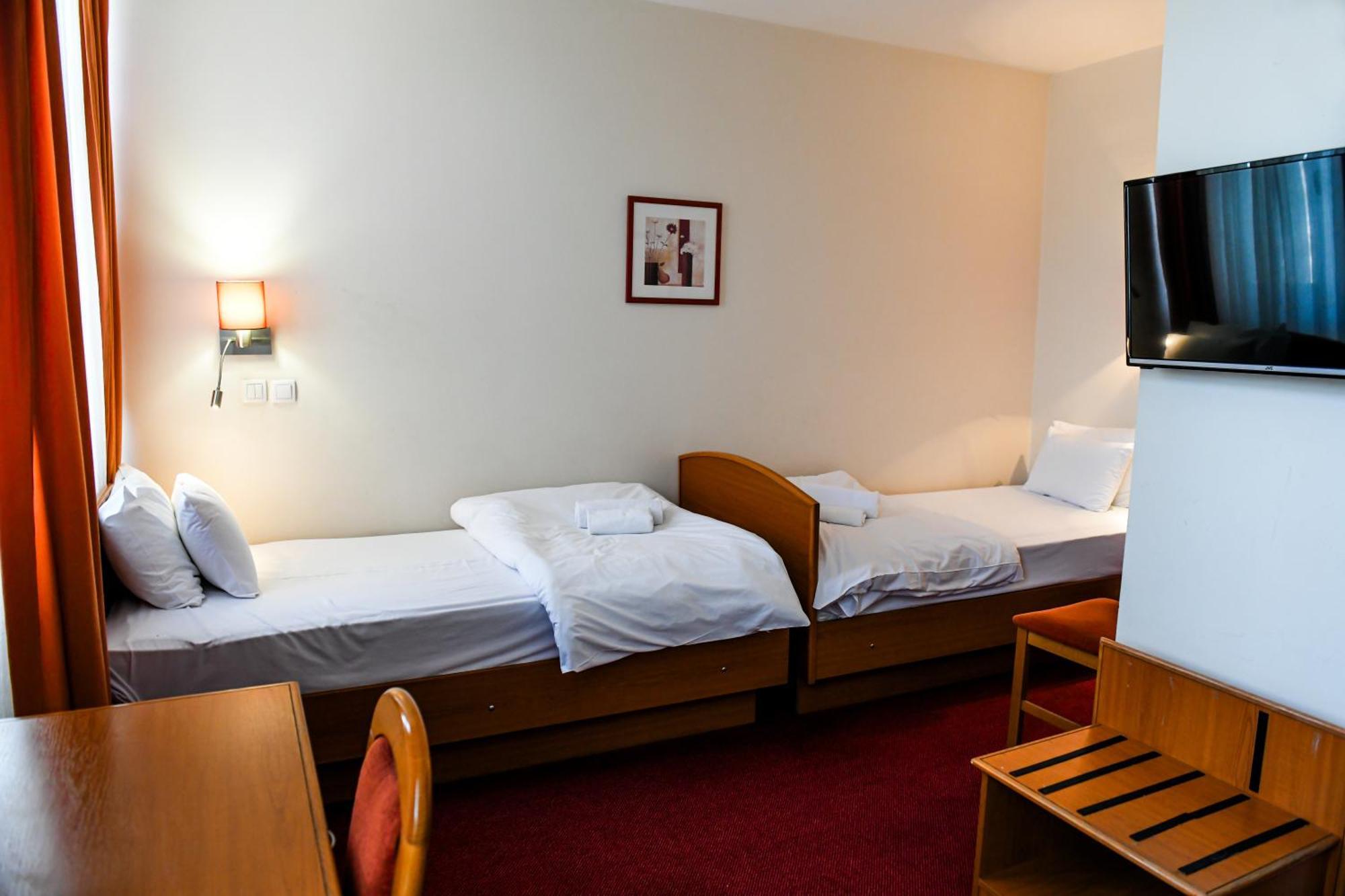 Hotel Fontana Bačka Palanka Esterno foto