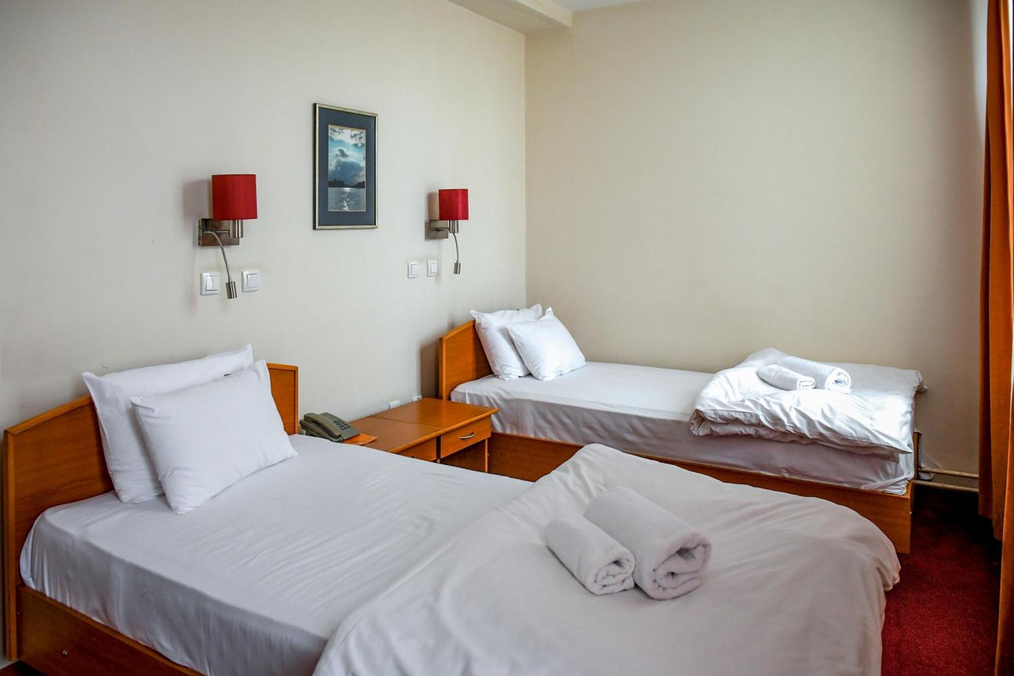 Hotel Fontana Bačka Palanka Esterno foto