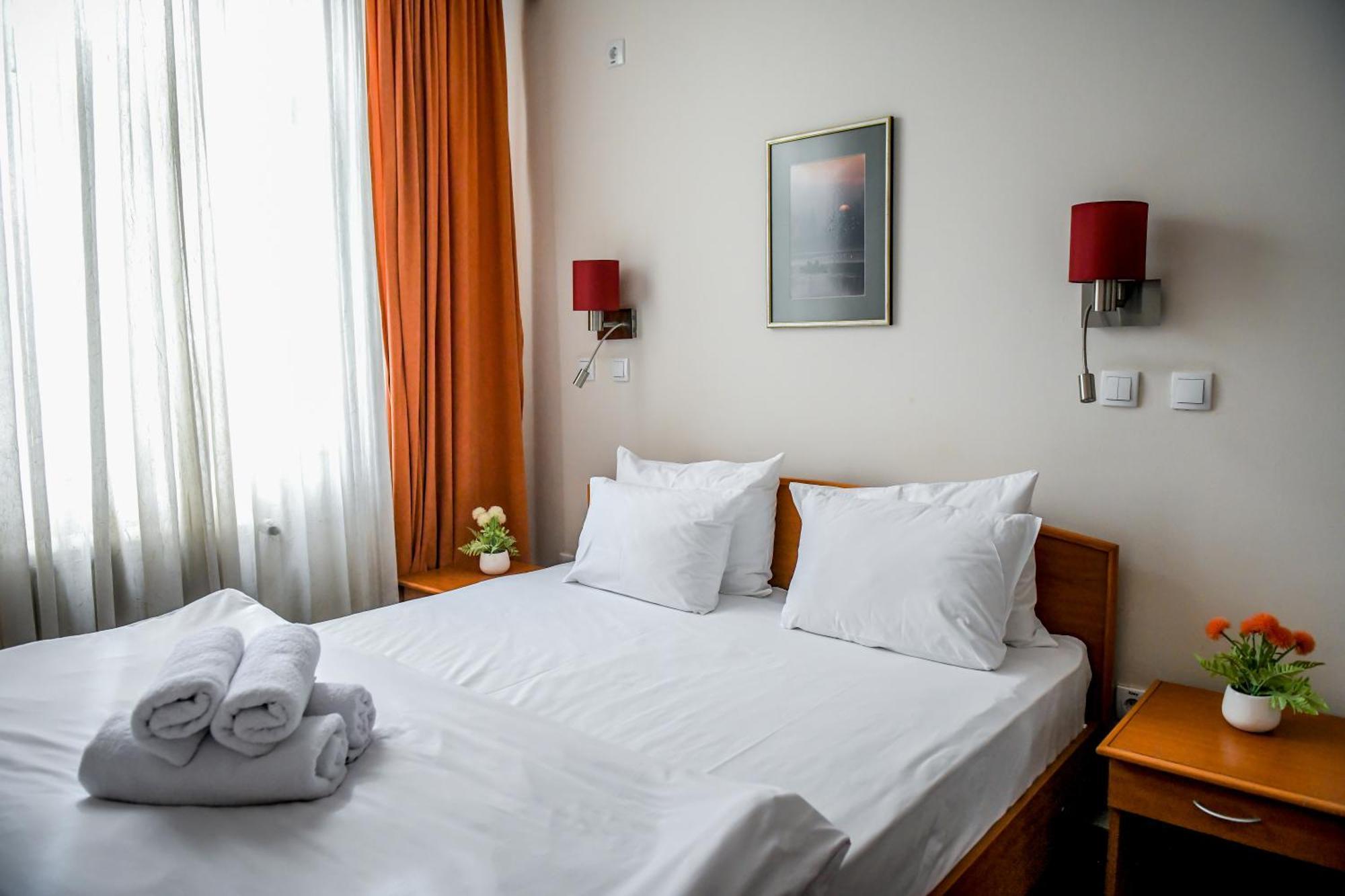 Hotel Fontana Bačka Palanka Esterno foto