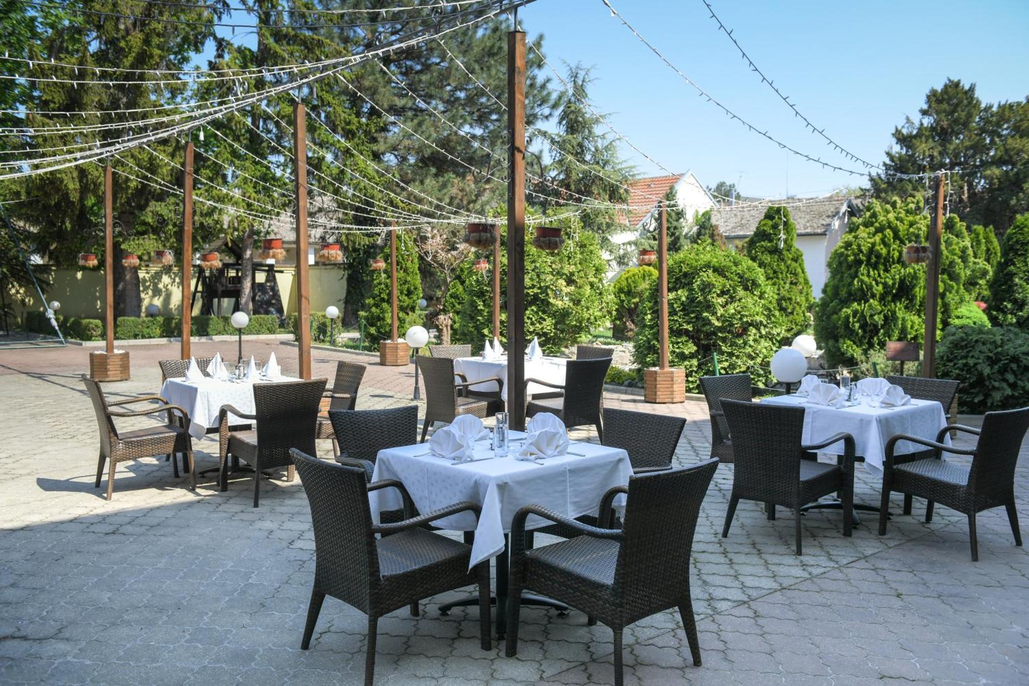 Hotel Fontana Bačka Palanka Esterno foto
