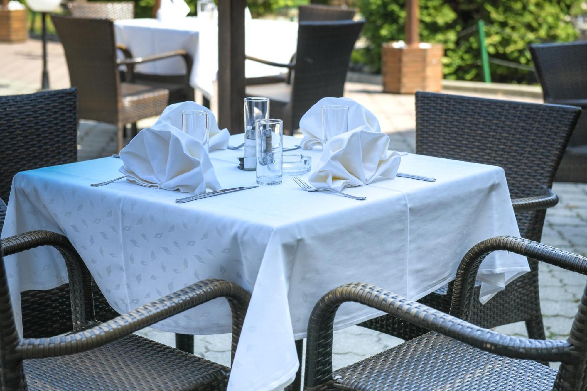 Hotel Fontana Bačka Palanka Esterno foto