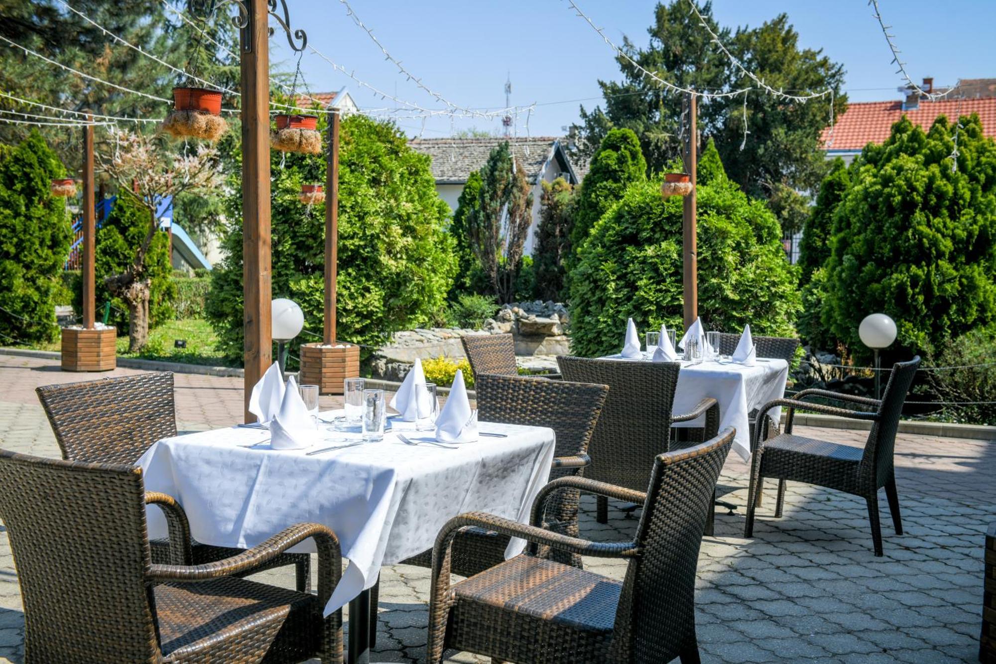 Hotel Fontana Bačka Palanka Esterno foto