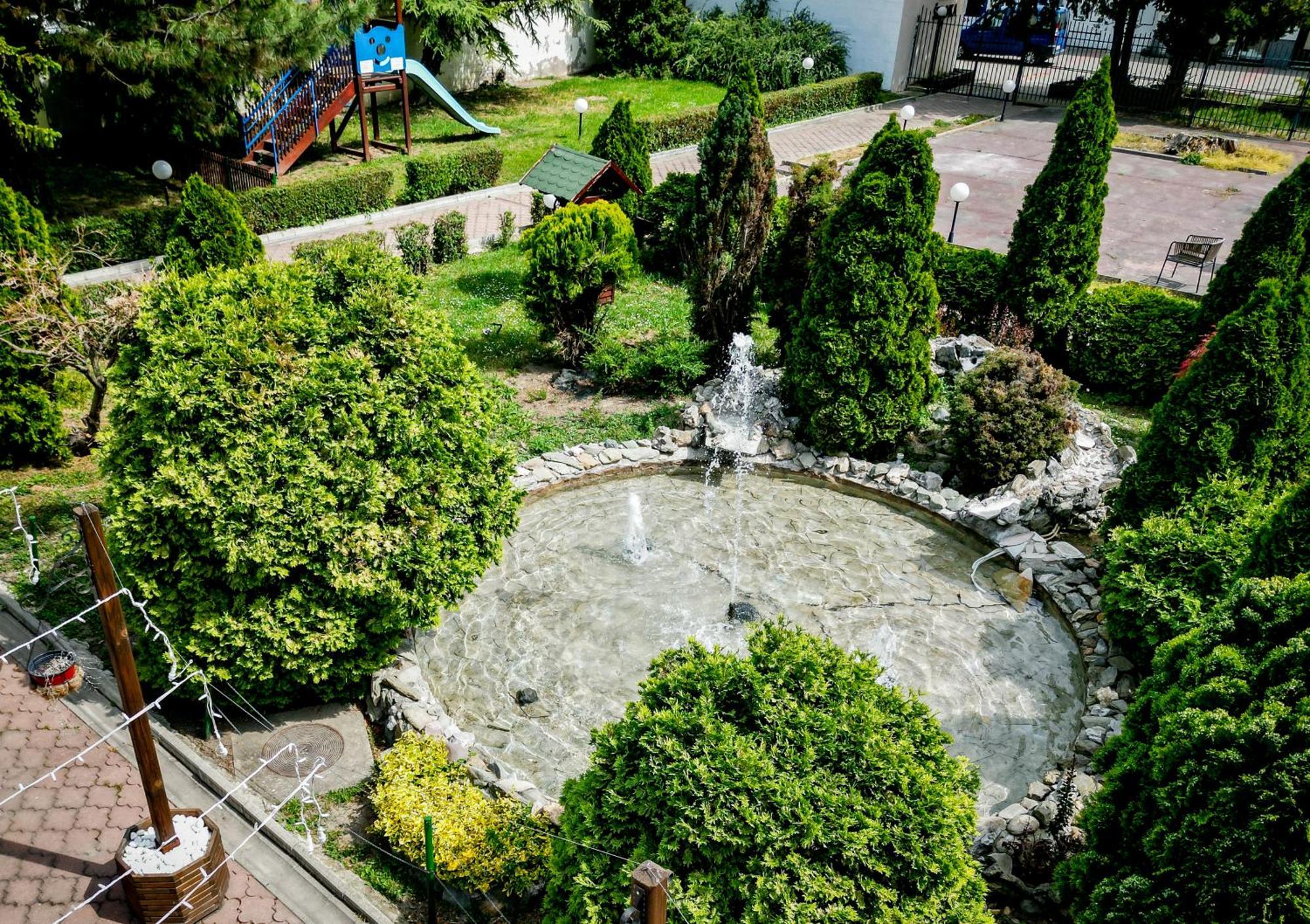 Hotel Fontana Bačka Palanka Esterno foto
